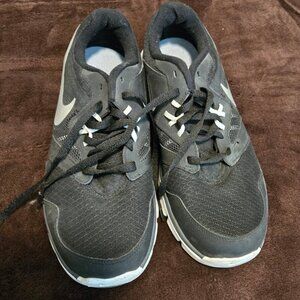 Women's Black NIKE Athletic Shoes - Size 10.5